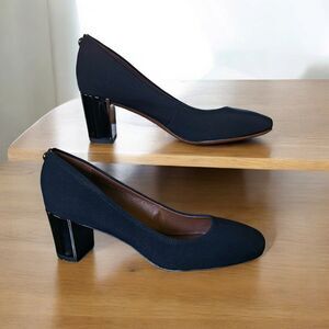 DONALD J PLINER Black CORIN Heels  Shoes Sz 6 Crepe Pumps Block Heel Classic